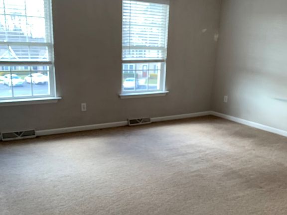 4th image of 61 Old Tavern Cir