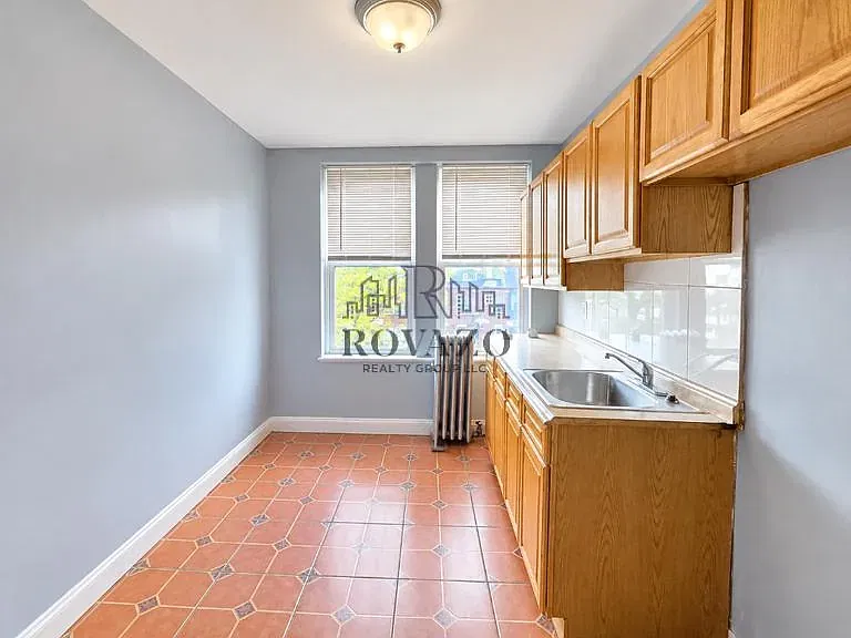 39 Fabyan Pl — Photo 1