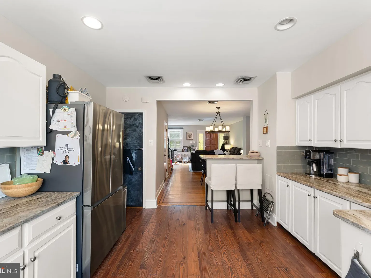 3 bed, 1.5 bath, 1484 sqft, $2,095 — Photo 3