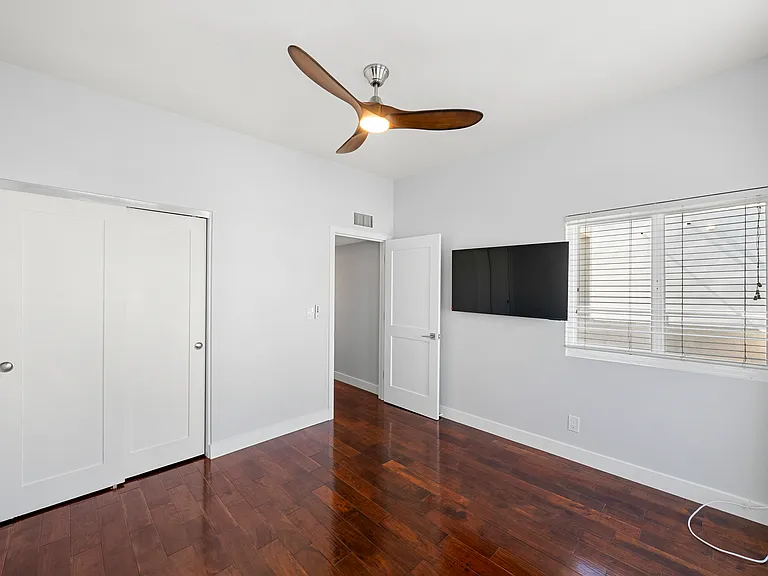 guest bedroom (upstairs)