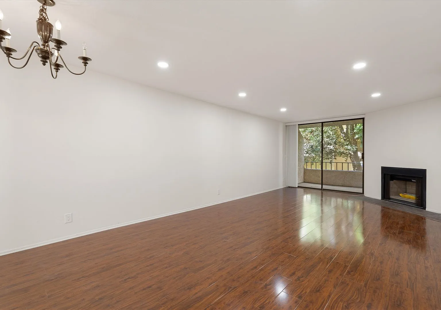 Gorgeous 2 bed 2 bath in Monterey Hills — Photo 3