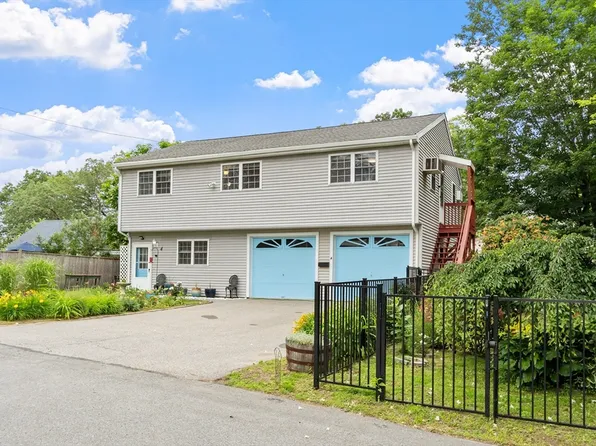4 Fiske Ave, Chelmsford, MA 01824