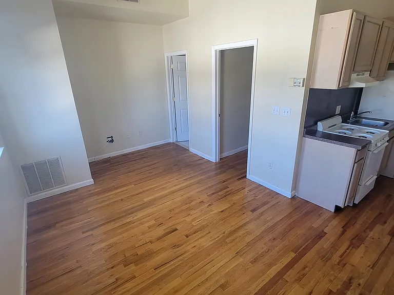 207 Broadway #203 — Photo 2
