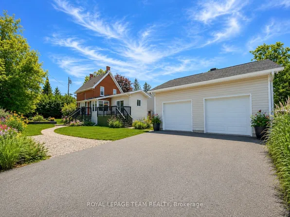 238 Park Ave, Carleton Place, ON K7C 2G6