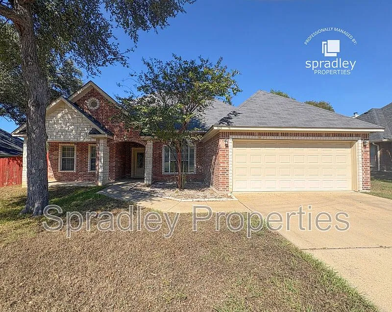 Saddle Creek — Photo 1