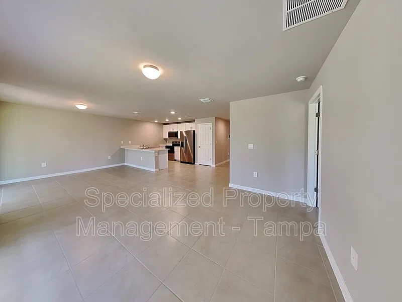 4 bed, 2.0 bath, 1499 sqft, $1,850 — Photo 2