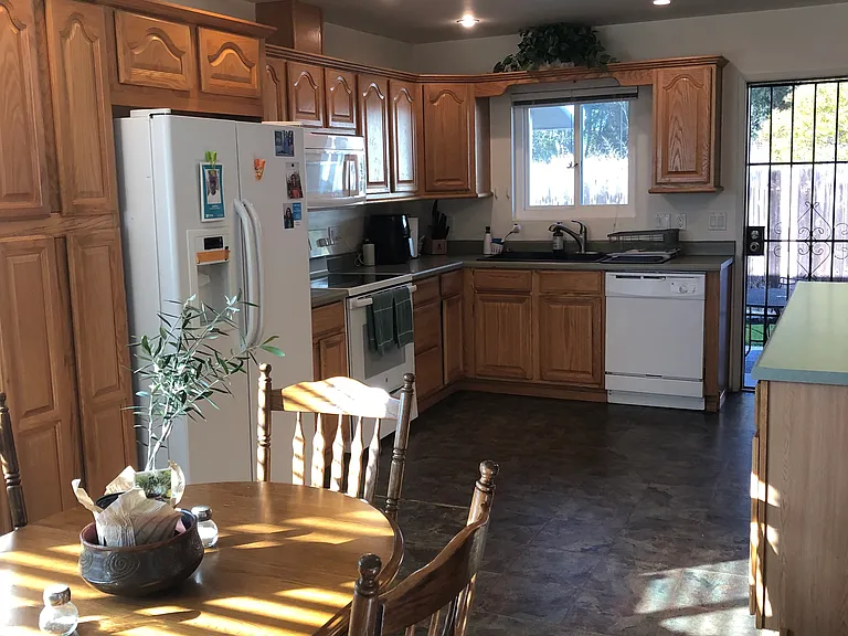 Kitchen, with eat-in dining area
