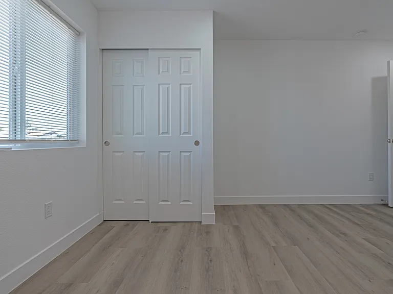 411 W Grove St — Photo 11