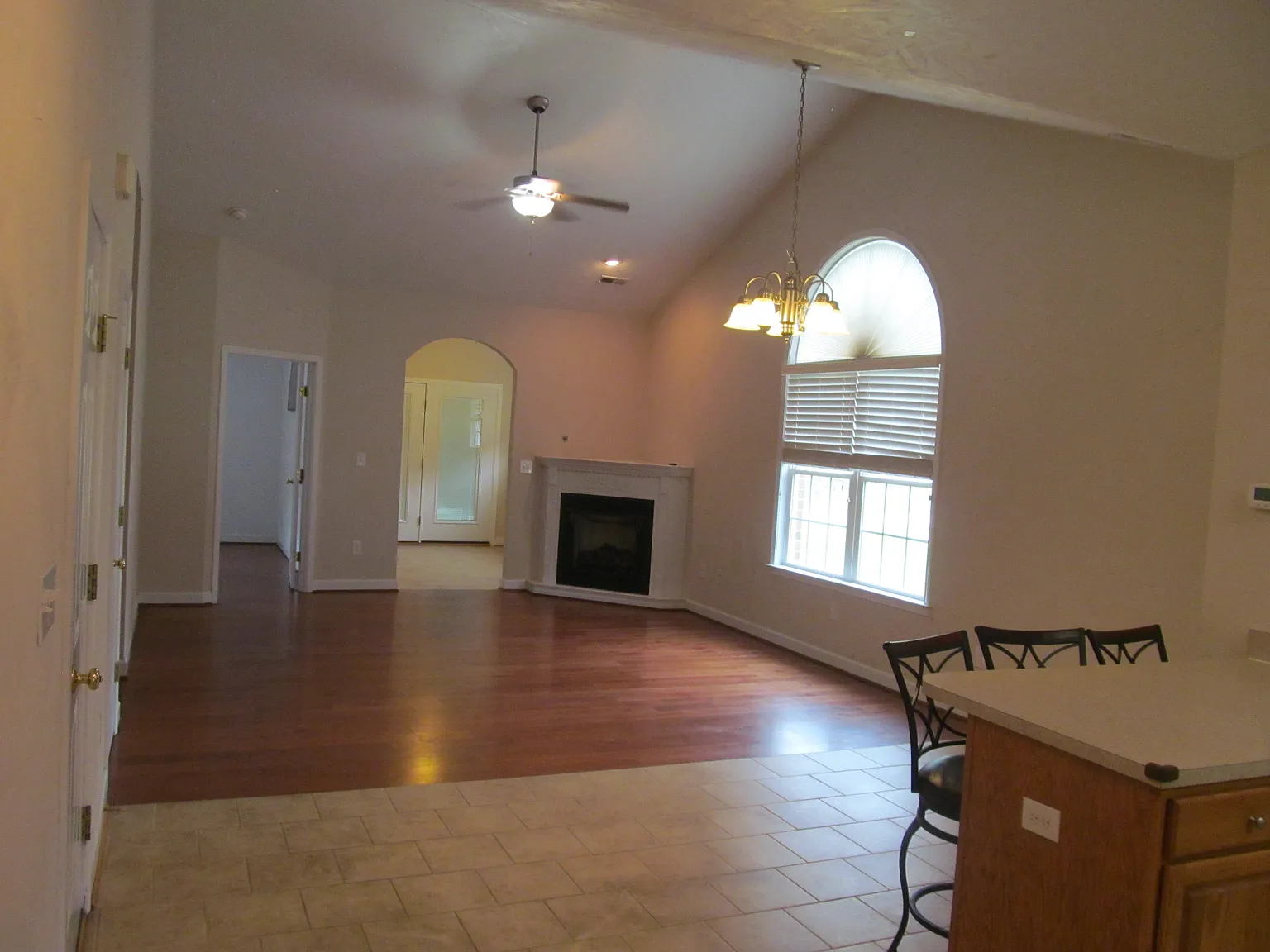 2 bed, 1812 sqft, $1,950 — Photo 4