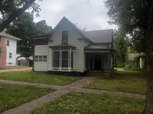 104 NW 10th St, Abilene, KS 67410