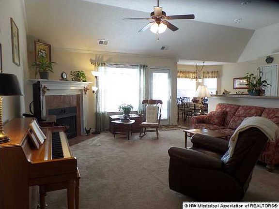 4th image of 4077 Louden Dr