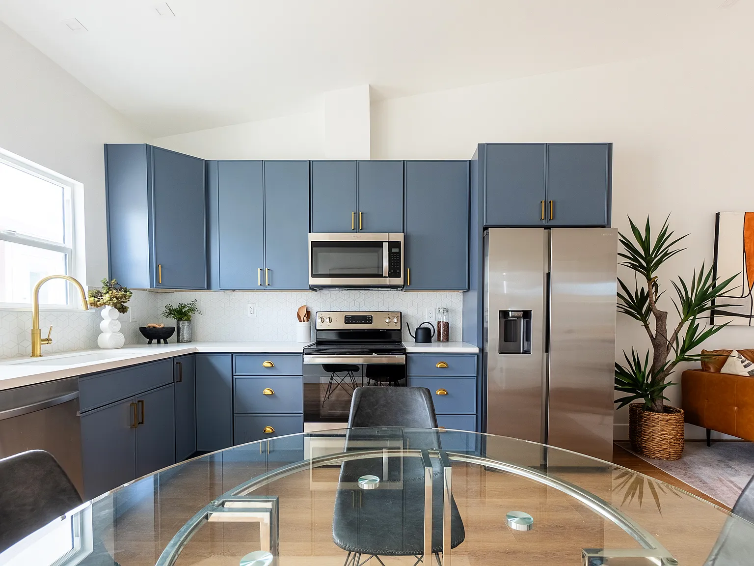 2 bed, 800 sqft, $3,500 — Photo 4