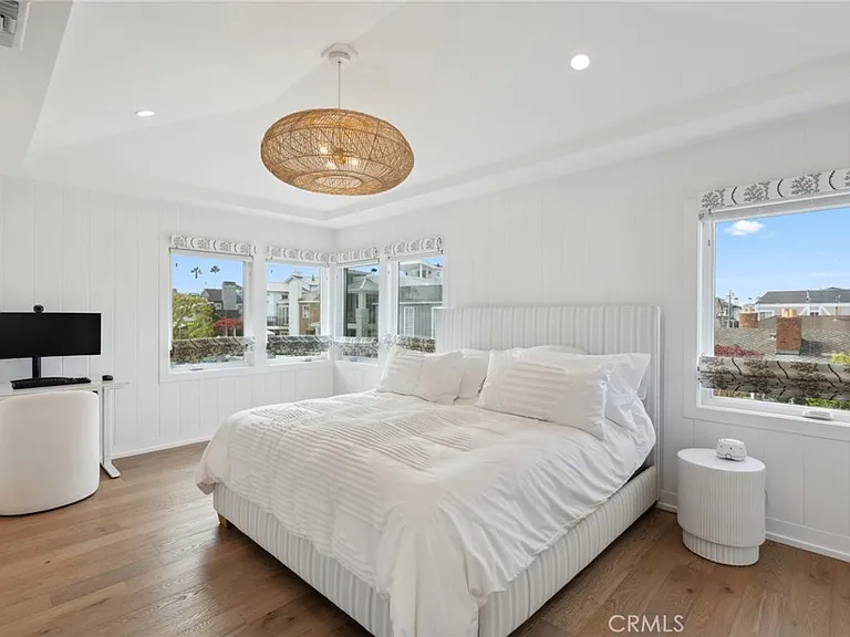 300 Coral Ave — Photo 18