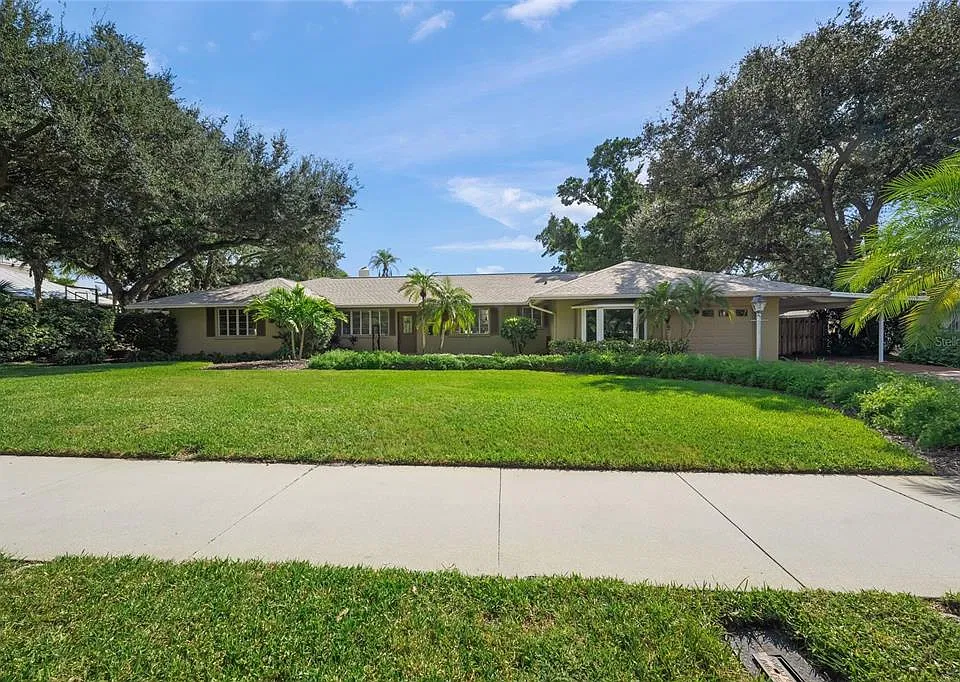 1714 South Dr