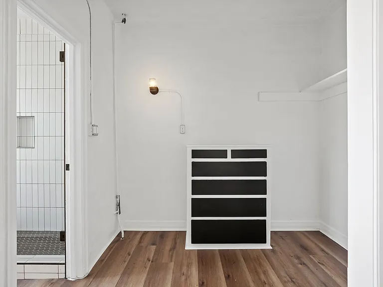 5870 Franklin ave — Photo 8