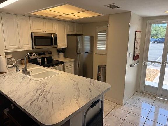 4th image of 12538 SW KINGSWAY CIRCLE #403
