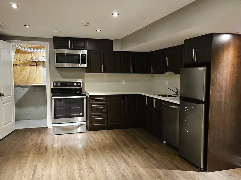 118 Earlsbridge Blvd #BASEMENT — Photo 4