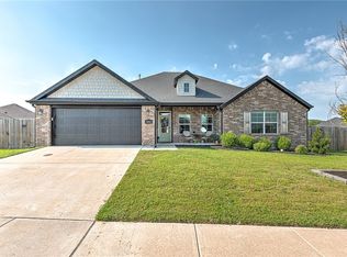 3011 E Calgary Ave, Fayetteville, AR 72701