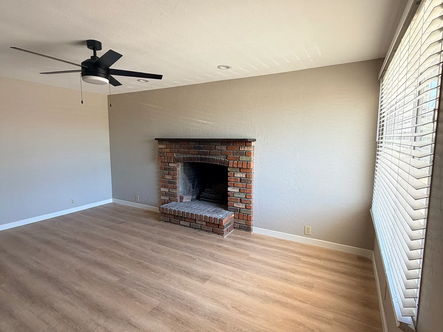 3106 S Los Feliz Dr — Photo 3