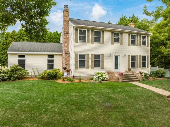 142 Highland Dr, Hibbing, MN 55746