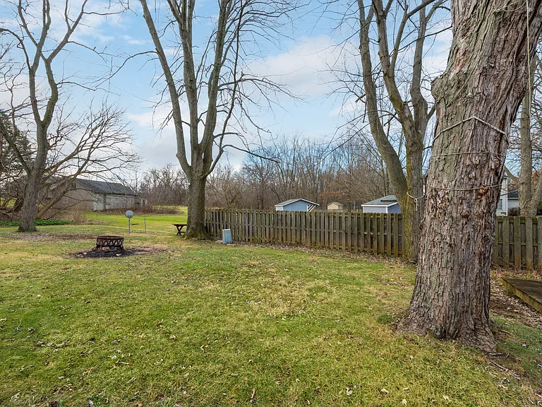 2930 Northglen Dr — Photo 37