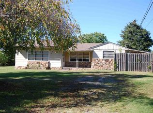 210 Valley Dr, Pigeon Forge, TN 37863