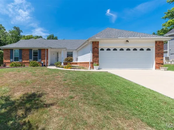 765 Spring Hill Farm Dr, Ballwin, MO 63021