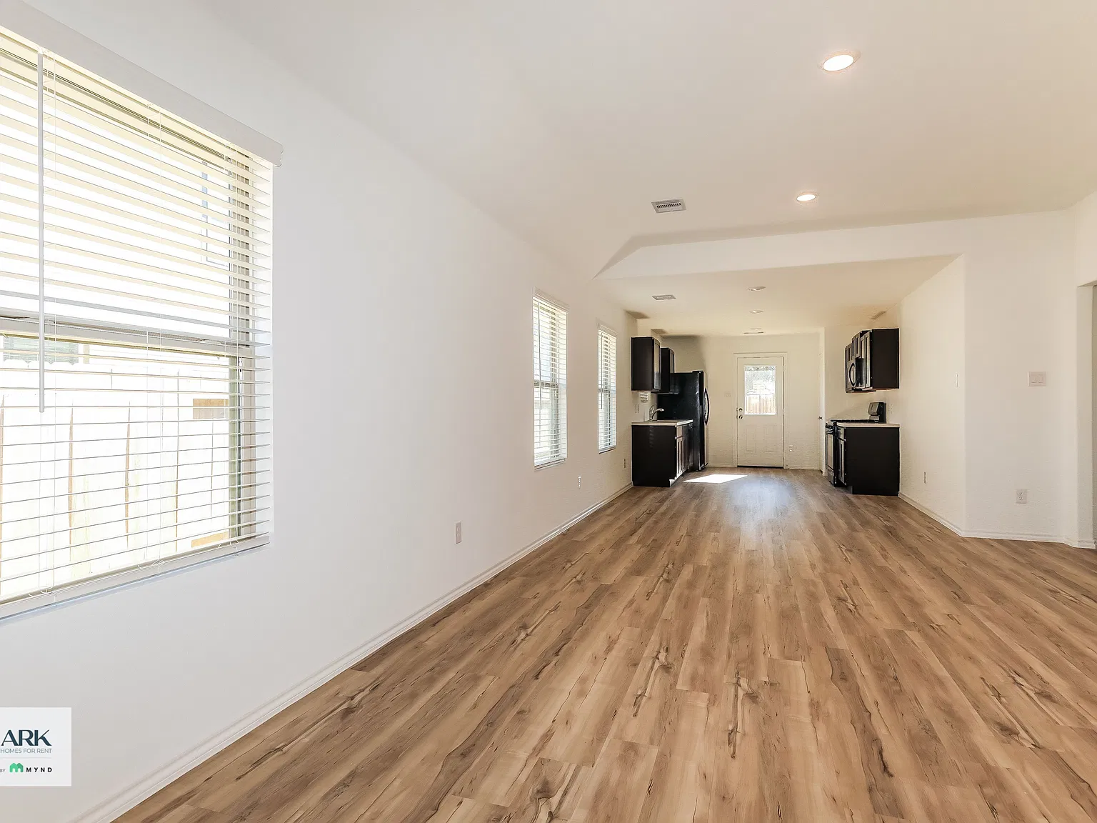 3 bed, 2.0 bath, 1248 sqft, $1,515 — Photo 3