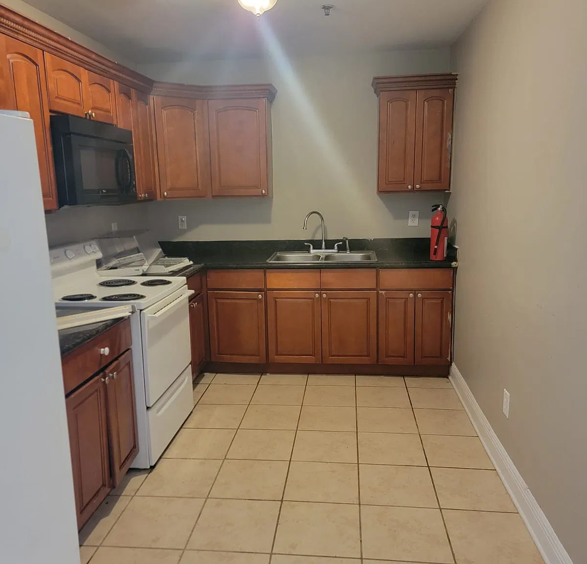 3 bed, 1050 sqft, $925 — Photo 2