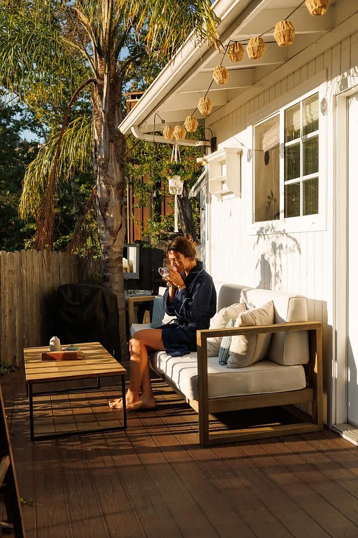 Outdoor Clawfoot, Hot Tub, Deck — Photo 2
