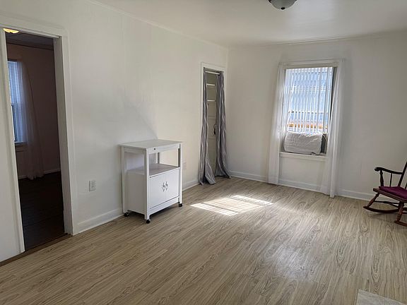 4th image of 2168 Blodgett St