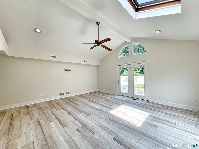 10 Harvann Rd — Photo 5