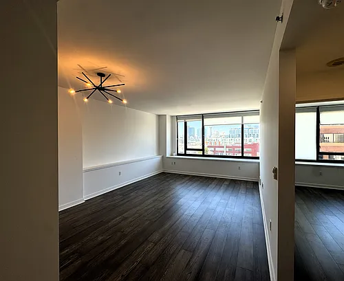 260 King St Photo 1