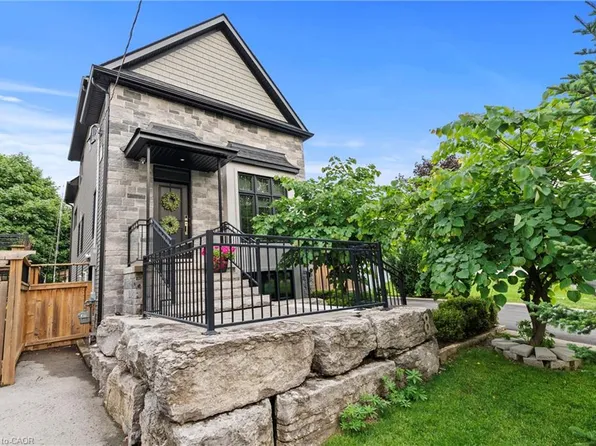8 Stanmary Dr, Saint Catharines, ON L2N 5T4