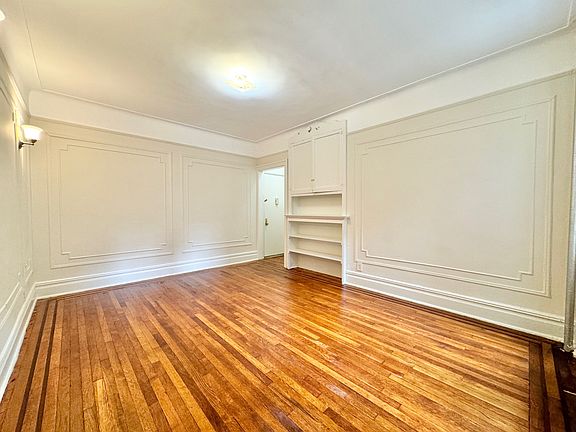 5th image of 3056 30th St APT 2J