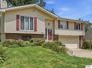 1283 Peterson Dr, Omaha, NE 68130