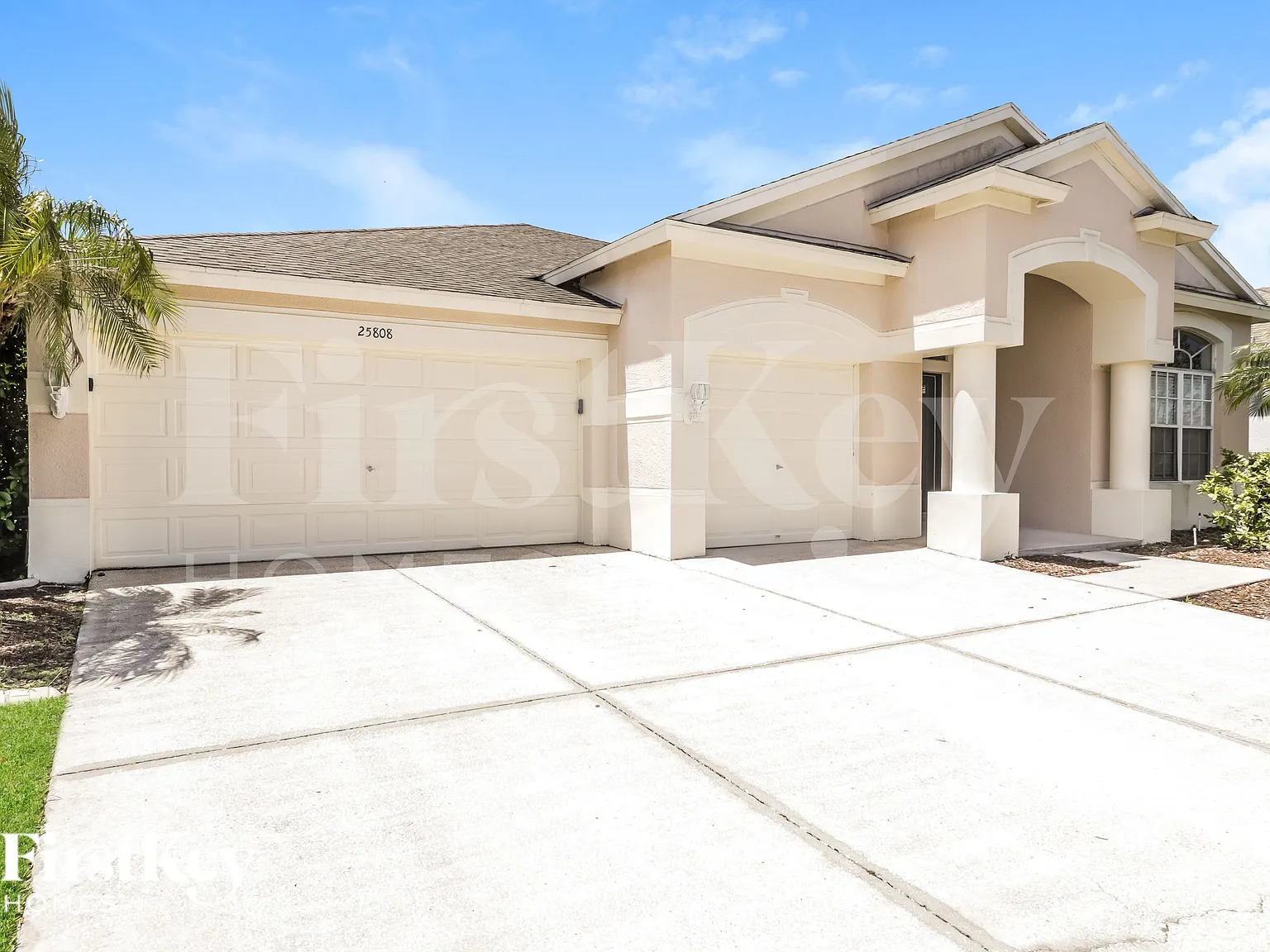 4 bed, 2.0 bath, 2564 sqft, $2,380 — Photo 2