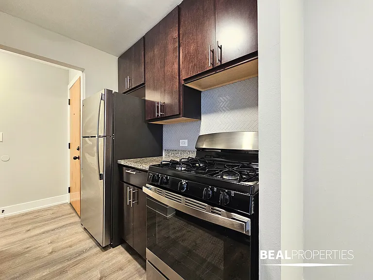 530 W Surf — Photo 115
