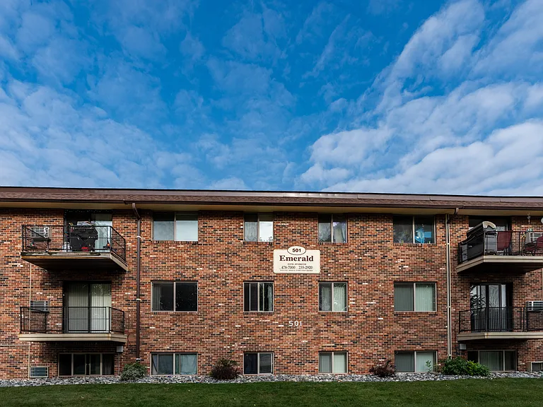 Fargo, ND Emerald Apartments | Exterior