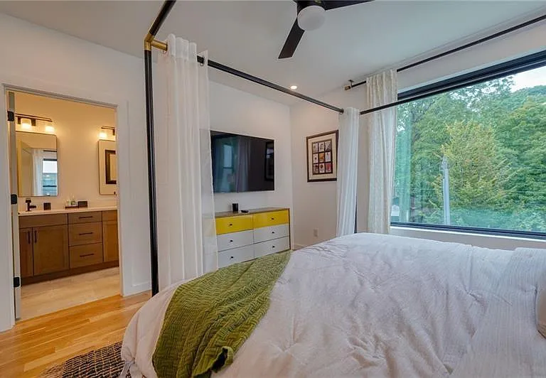 829 Barnett St NE — Photo 19