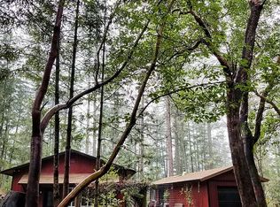 165 Hathaway Dr, Cave Junction, OR 97523