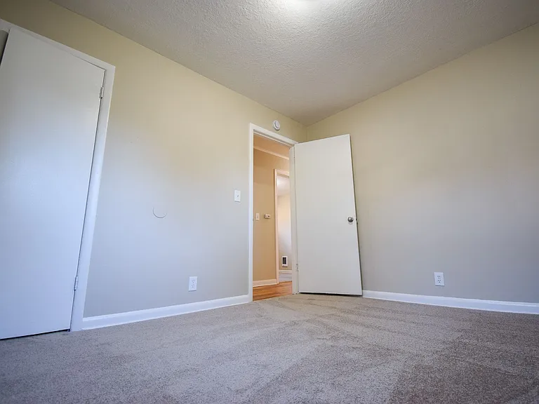 6309 SE Overland St — Photo 14