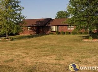 17916 Dee Mack Rd, Mackinaw, IL 61755