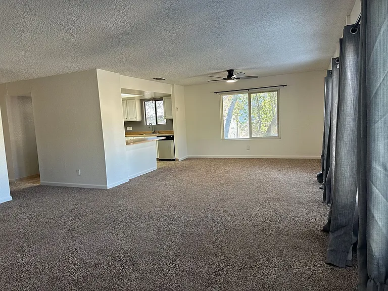 1441 Pleasant St — Photo 4