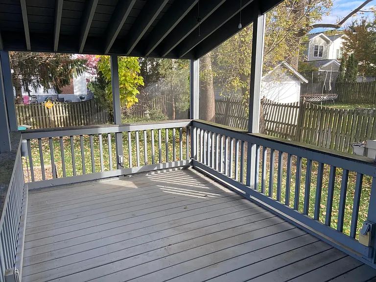 Screened-in deck