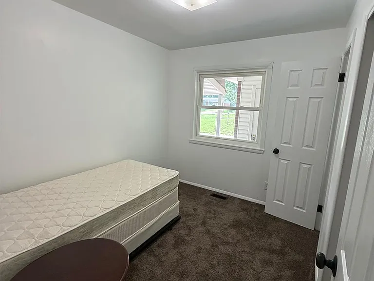 2526 Rochester Ave — Photo 9