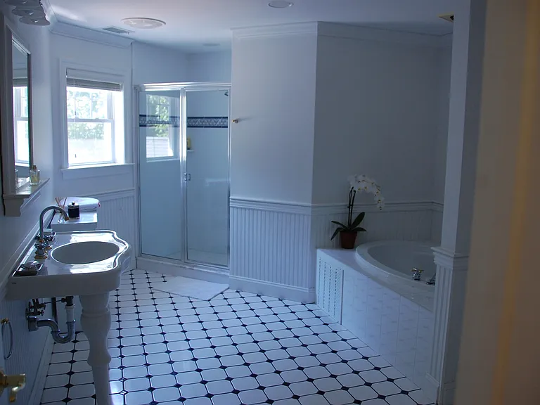 77 Northside Dr — Photo 14