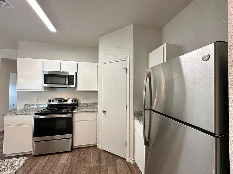 1837 Clovis Dr — Photo 14