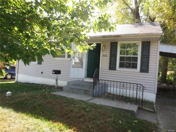 326 Caithness Rd, Saint Louis, MO 63137