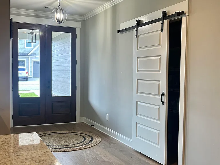 1180 Legend Dr — Photo 3